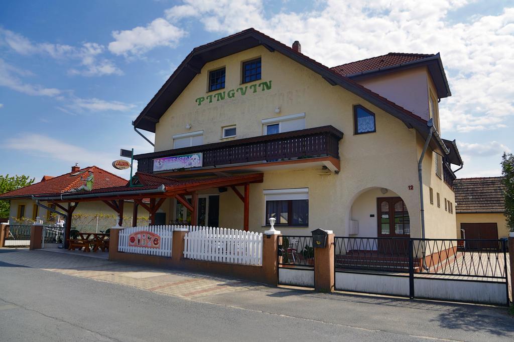Pingvin Cukraszda Apartman Balatonmáriafürdő Dış mekan fotoğraf